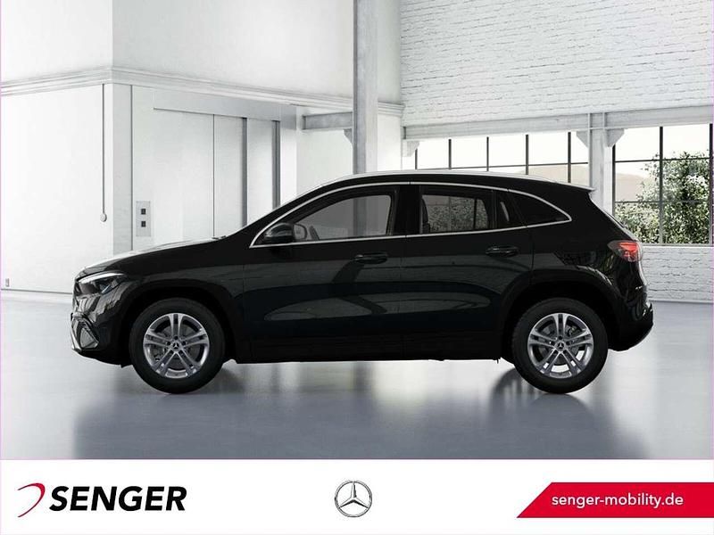 Gebraucht Mercedes GLA200 163 PS (119 kW) 2024 Unilack nachtschwarz SUV
