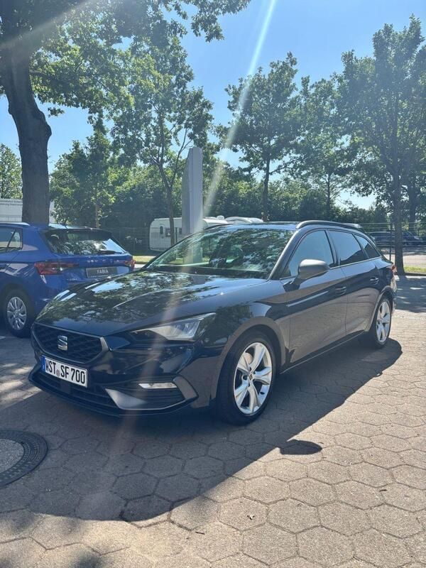 Blau Gebraucht 2022 Seat Leon FR Kombi | 19.500 € (Superpreis) - Bild 1/4