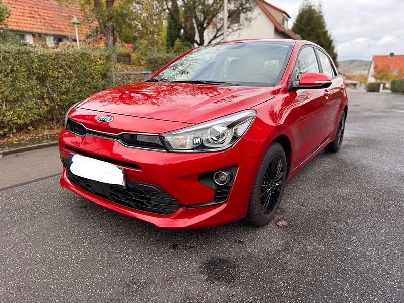 Rot Gebraucht 2021 Kia Rio Vision Limousine | 12.500 € (Fairer Preis) - Bild 1/4