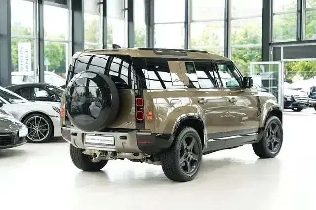 Gebraucht Land Rover Defender SE Dynamic 400 PS (294 kW) 2021 Braun SUV