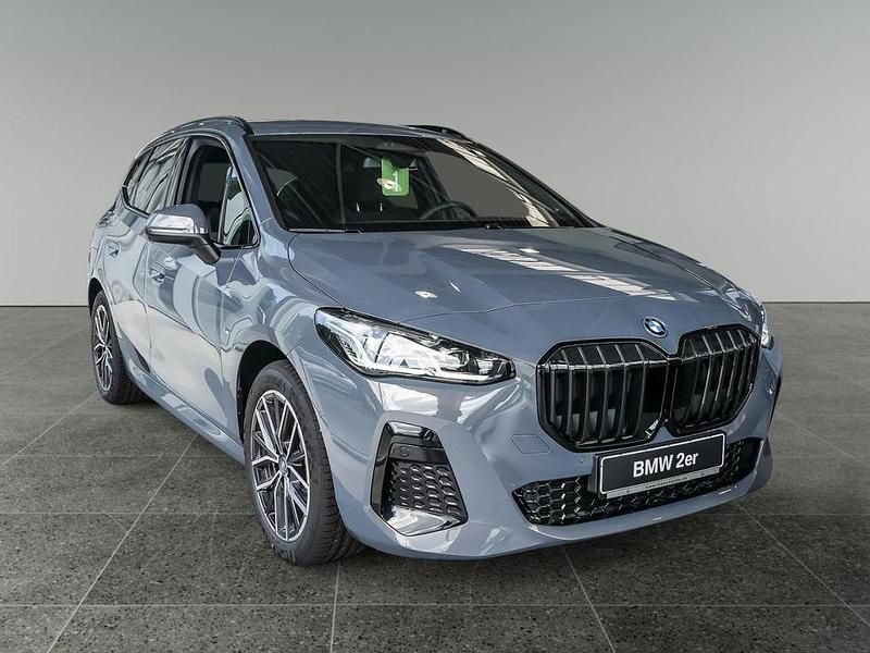 Grau Neu 2025 BMW 225 M Sport Van / Kleinbus | 55.690 € - Bild 1/4