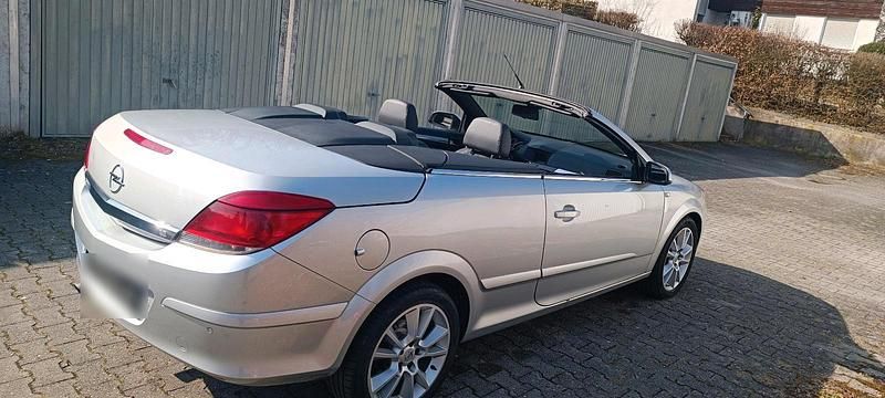 Gebraucht Opel Astra Cabriolet 140 PS (102 kW) 2007 Silber Cabrio