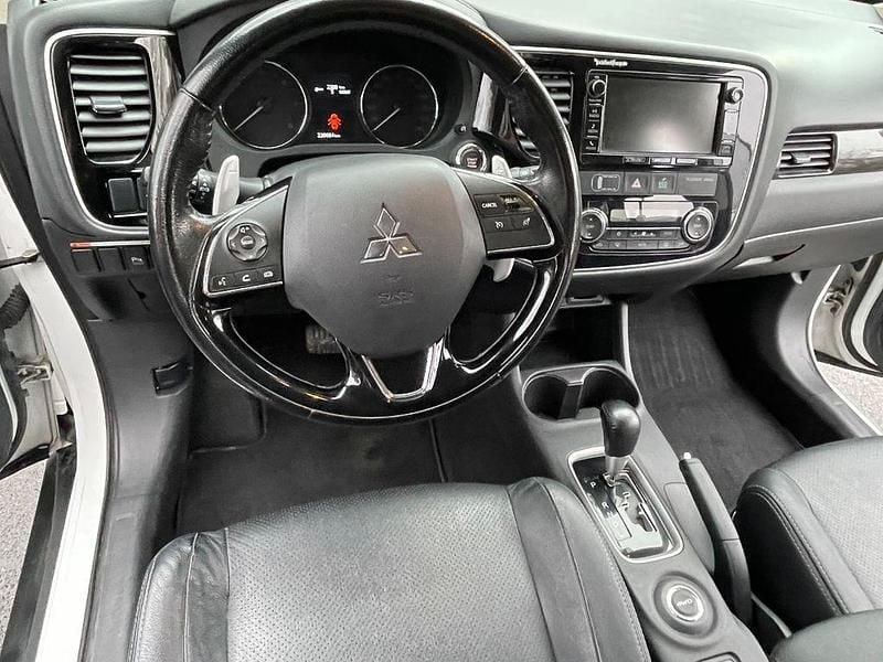 Gebraucht Mitsubishi Outlander 150 PS (110 kW) 2016 Weiß SUV