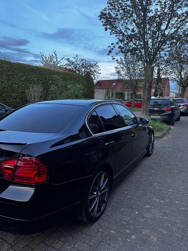 Second-hand BMW 325 218 CP (160 kW) 2005 Negru Berlinǎ