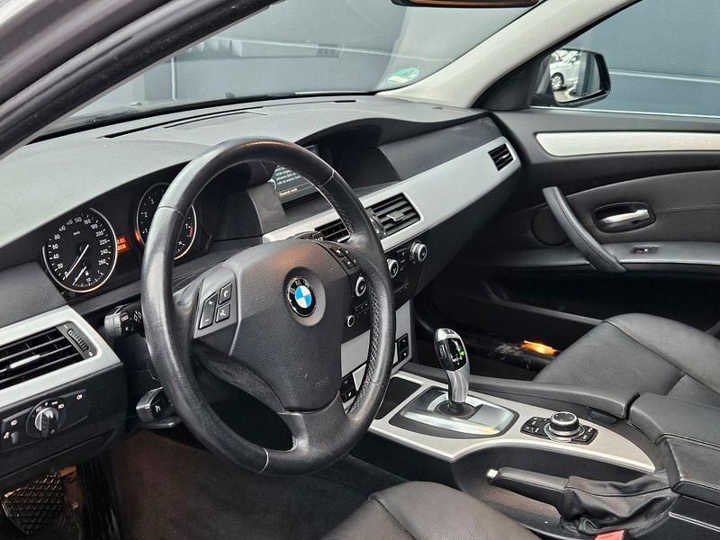 Gebraucht BMW 525 Sport Line 218 PS (160 kW) 2009 Grau Limousine