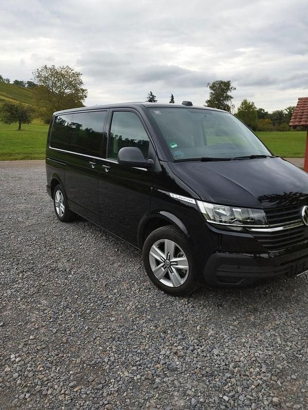 Usado VW Multivan 150 HP (110 kW) 2021 Preto Monovolume