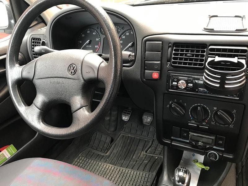 Second-hand VW Polo Match 60 CP (44 kW) 1999 Gri Hatchback