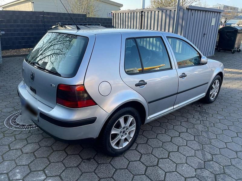 Gebraucht VW Golf IV 101 PS (74 kW) 2001 Silber Limousine