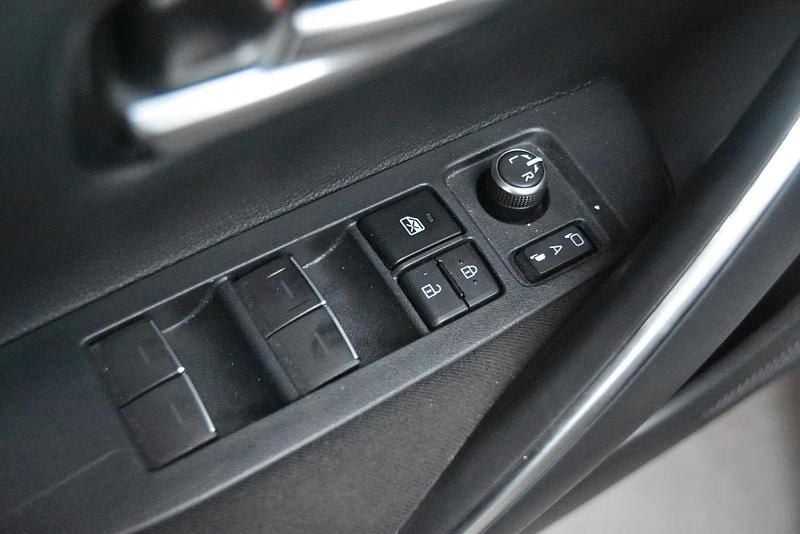 Gebraucht Toyota Corolla Hybrid Team 122 PS (89 kW) 2022 Weiß Limousine