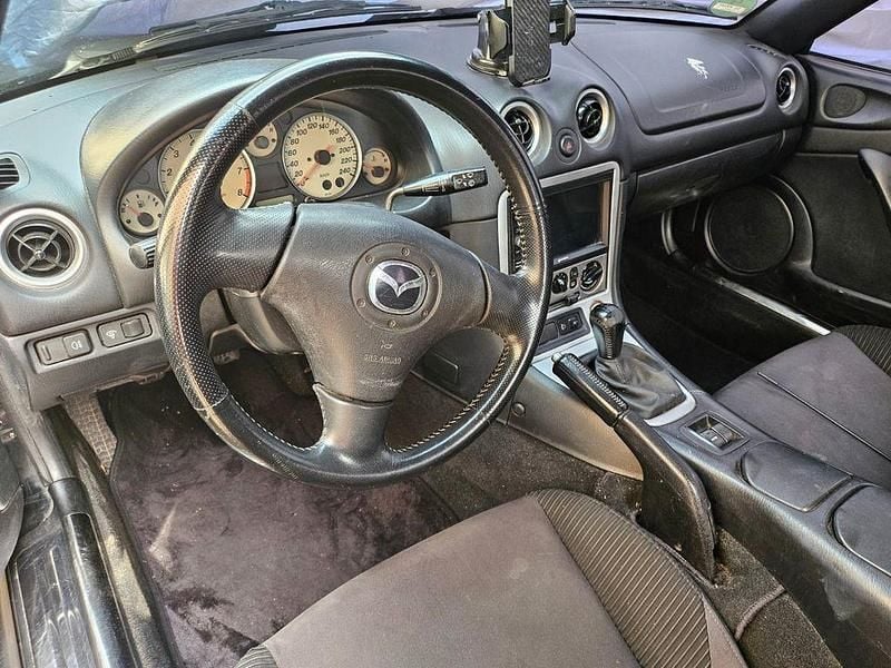 Second-hand Mazda MX5 110 CP (80 kW) 2004 Negru Cabrio