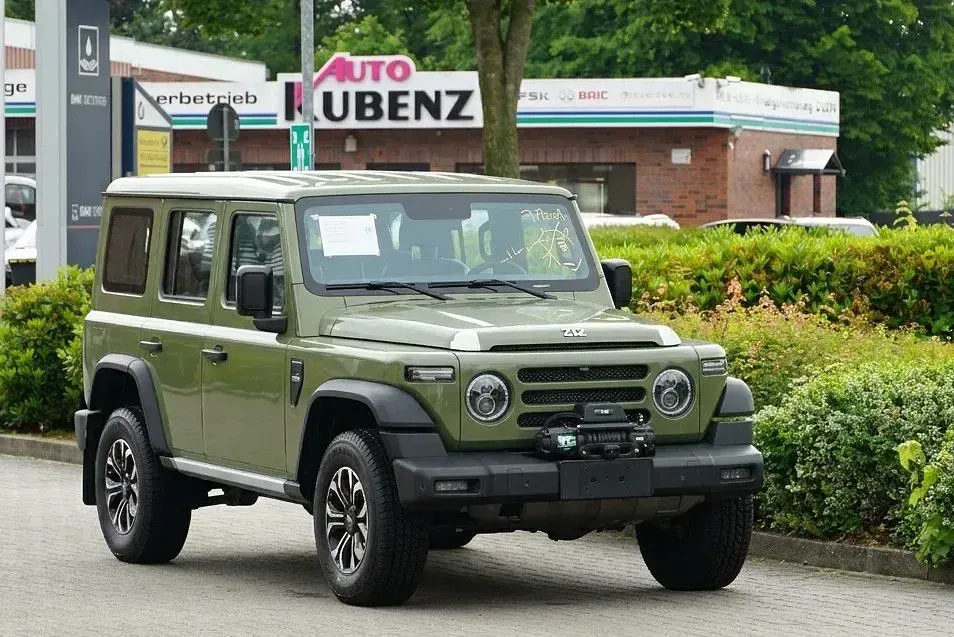 Neu BAW 212 166 PS (122 kW) 2026 Schwarz SUV