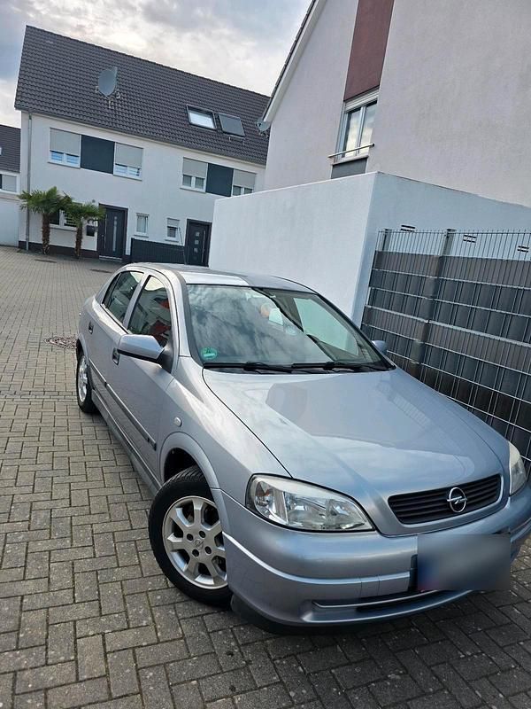 Gebraucht Opel Astra 85 PS (62 kW) 2002 Silber Limousine