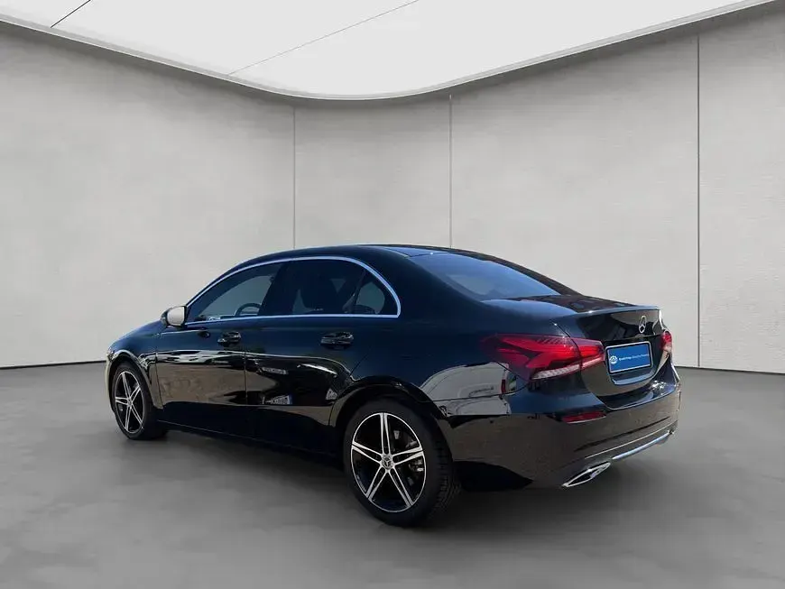 Gebraucht Mercedes A200 Progressive 163 PS (119 kW) 2020 Schwarz Limousine