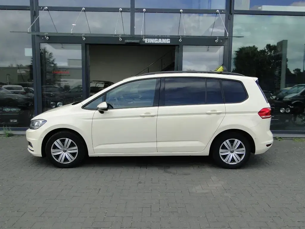 Gebraucht VW Touran 150 PS (110 kW) 2023 Beige Van / Kleinbus