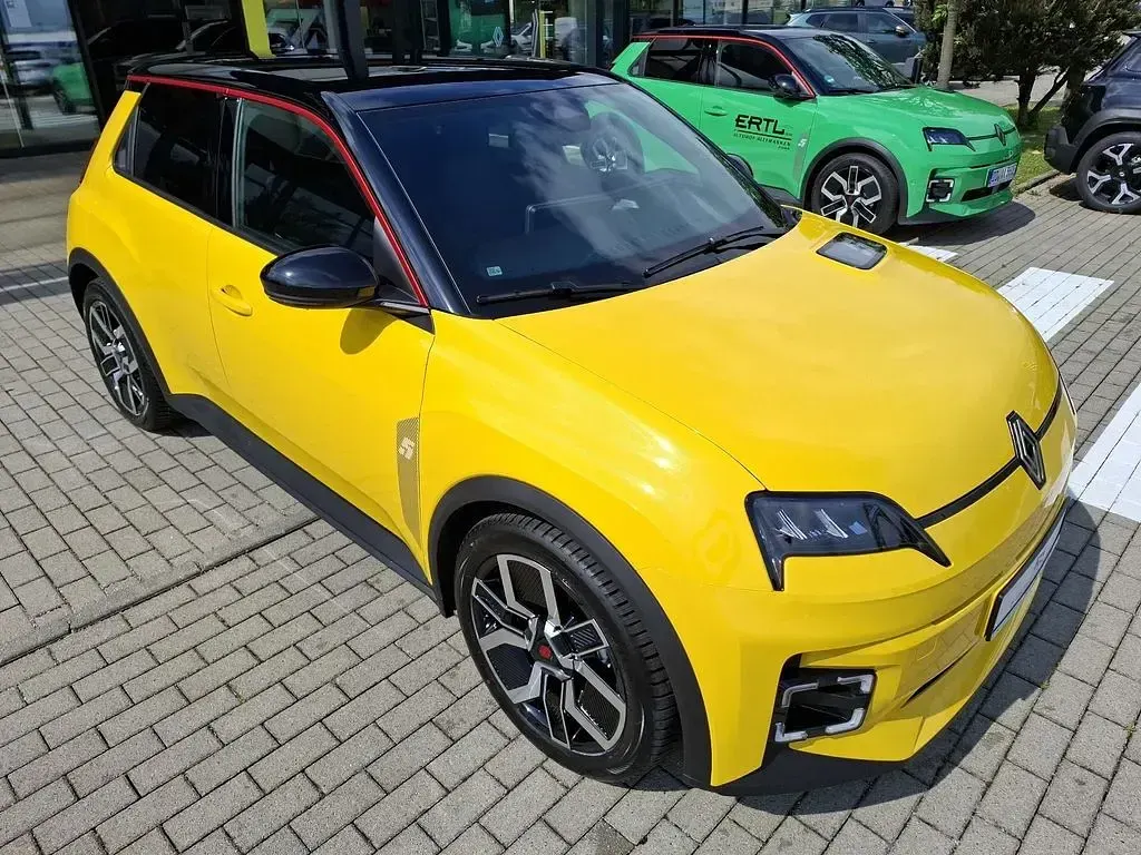 Neu Renault 5 E-Tech Urban 89 kW (122 PS) 2026 Pop yellow!, black pearlschwa Kleinwagen
