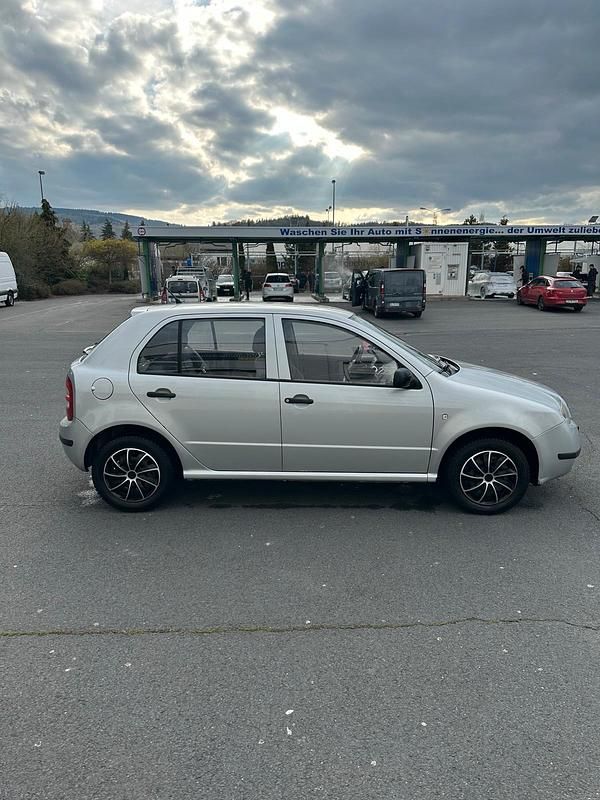 Gebraucht Skoda Fabia 65 PS (47 kW) 2002 Silber Kleinwagen