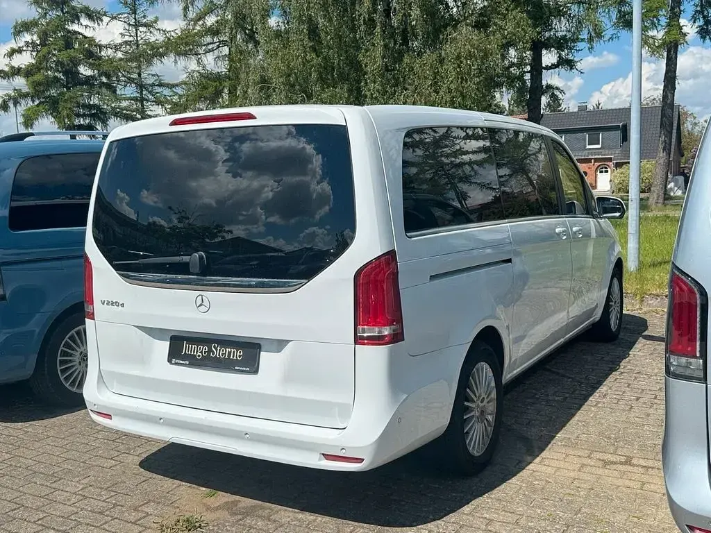 Gebraucht Mercedes V220 Avantgarde Edition 163 PS (119 kW) 2021 Bergkristallweiß metallic Van / Kleinbus