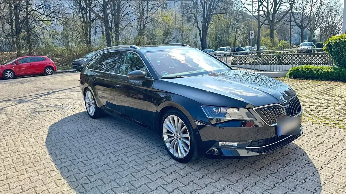 Gebraucht Skoda Superb 190 PS (139 kW) 2016 Schwarz Kombi