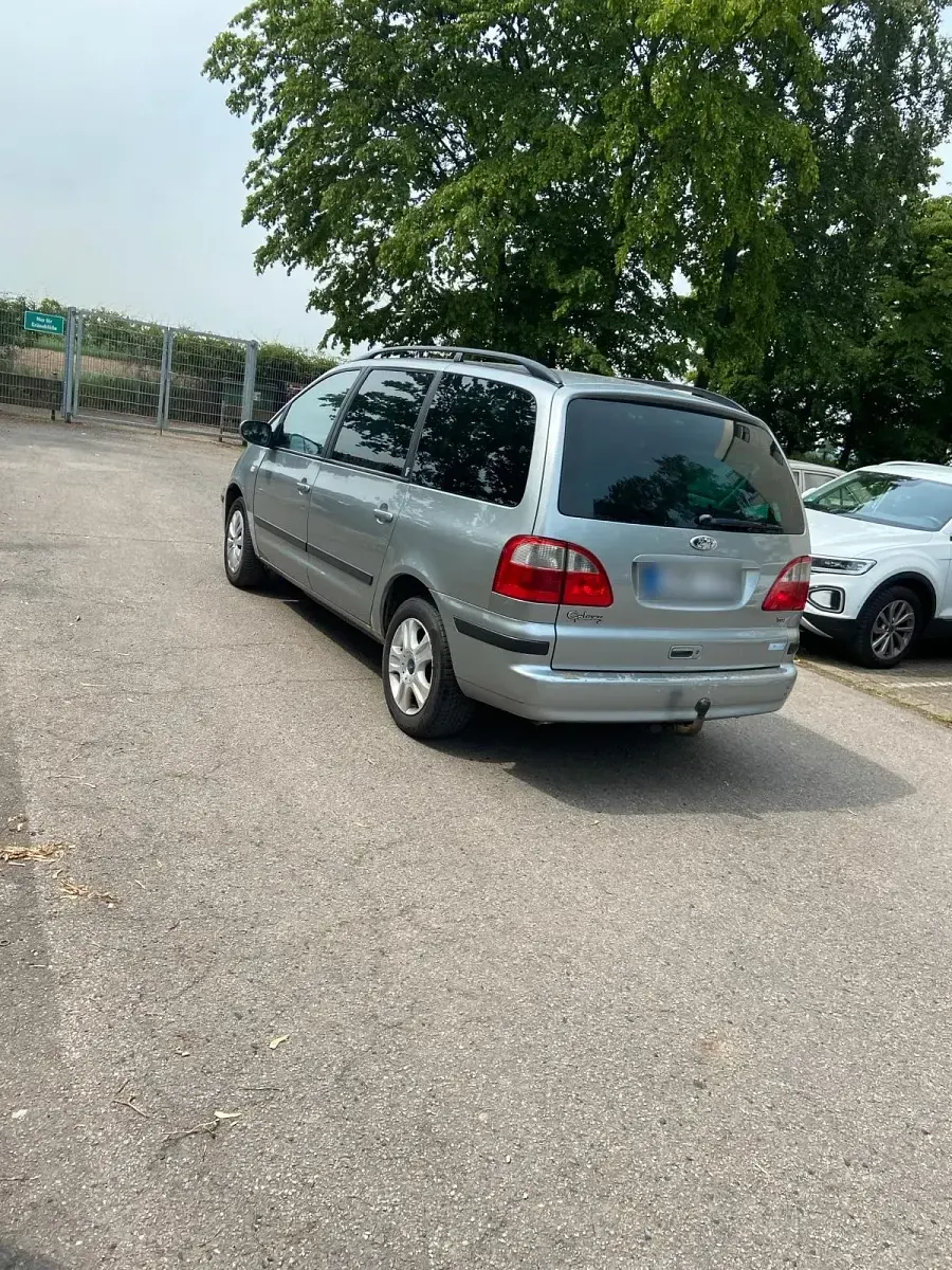 Gebraucht Ford Galaxy 130 PS (95 kW) 2004 Silber Van / Kleinbus