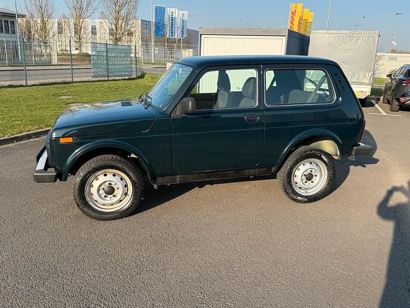 Gebraucht Lada niva 82 PS (60 kW) 2018 Grün SUV