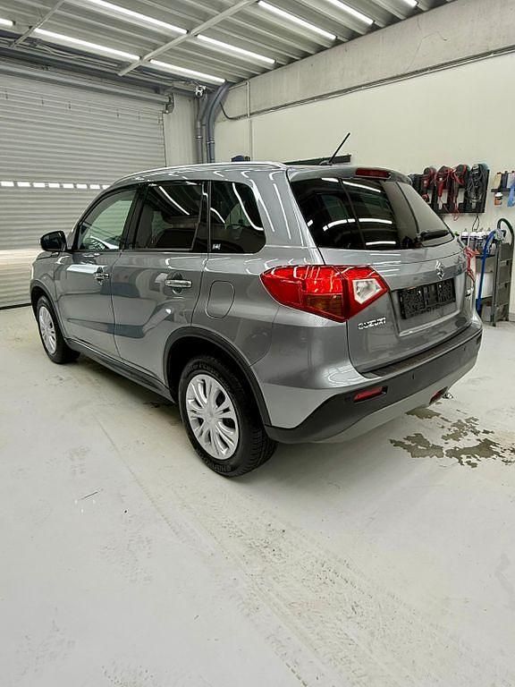 Gebraucht Suzuki Vitara Comfort 120 PS (88 kW) 2015 Grau SUV