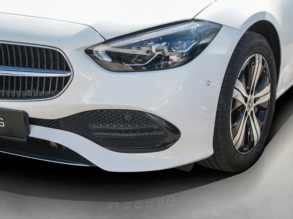Gebraucht Mercedes C300e Avantgarde 313 PS (230 kW) 2024 Polarweiß Kombi