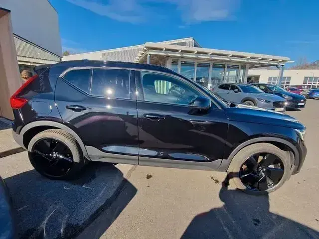 Używany Volvo XC40 Plus 163 KM (119 kW) 2025 Czarny SUV