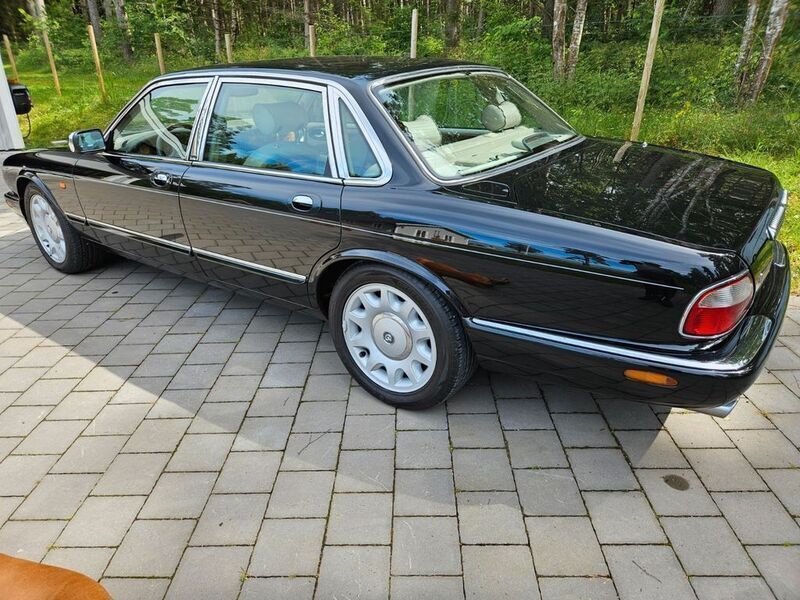 Schwarz Gebraucht 1998 Jaguar XJ8 Limousine | 22.750 € - Bild 1/4