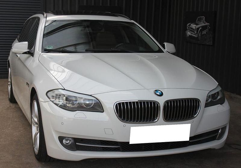 Weiß Gebraucht 2011 BMW 530 Kombi | 8.790 € (Superpreis) - Bild 1/4