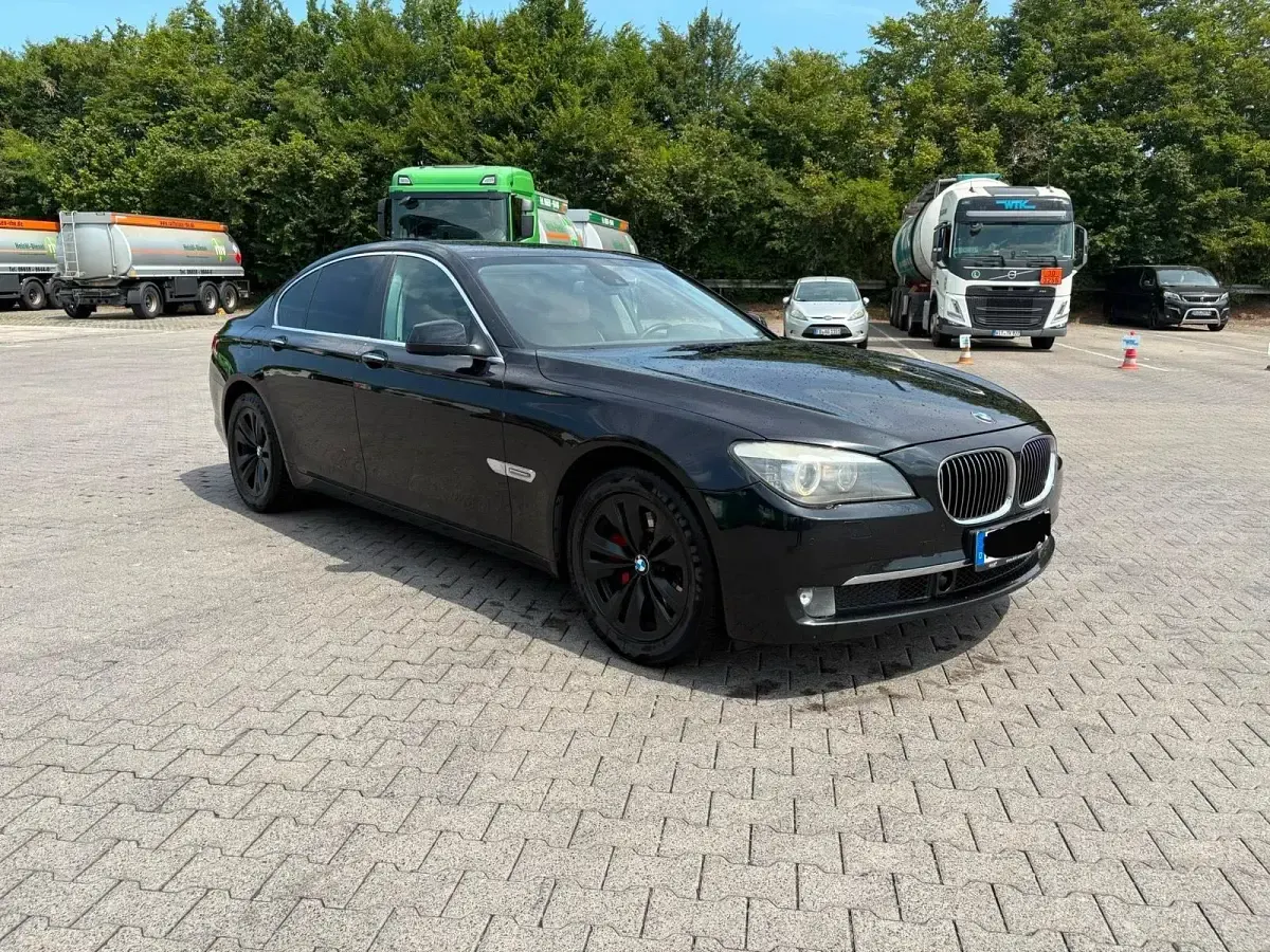 Gebraucht BMW 730 245 PS (180 kW) 2011 Schwarz Limousine