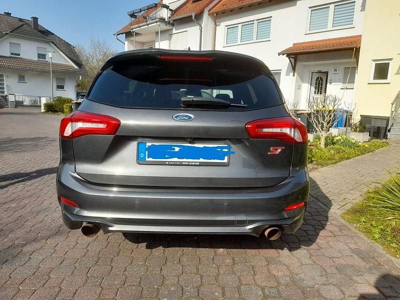Gebraucht Ford Focus ST 280 PS (205 kW) 2019 Grau Limousine