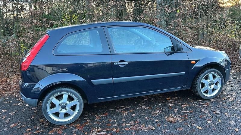 Blau Gebraucht 2006 Ford Fiesta Kleinwagen | 990 € (Guter Preis) - Bild 1/4