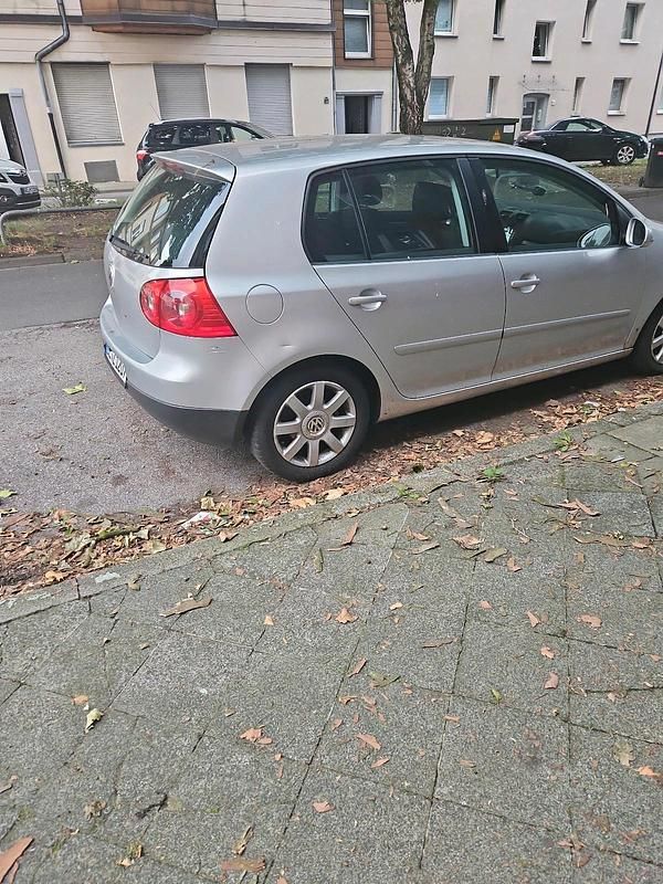 Silber Gebraucht 2004 VW Golf V Kleinwagen | 3.000 € (Guter Preis) - Bild 1/4
