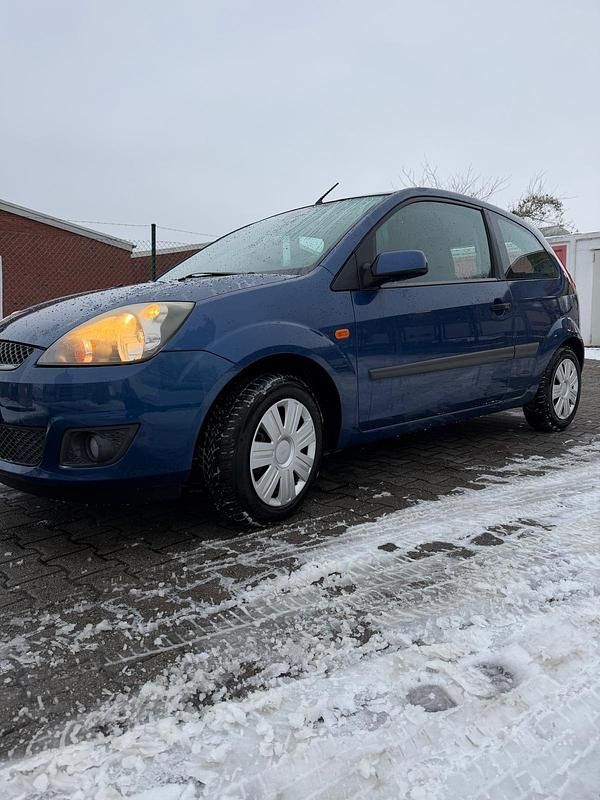Gebraucht Ford Fiesta 80 PS (58 kW) 2008 Blau Kleinwagen