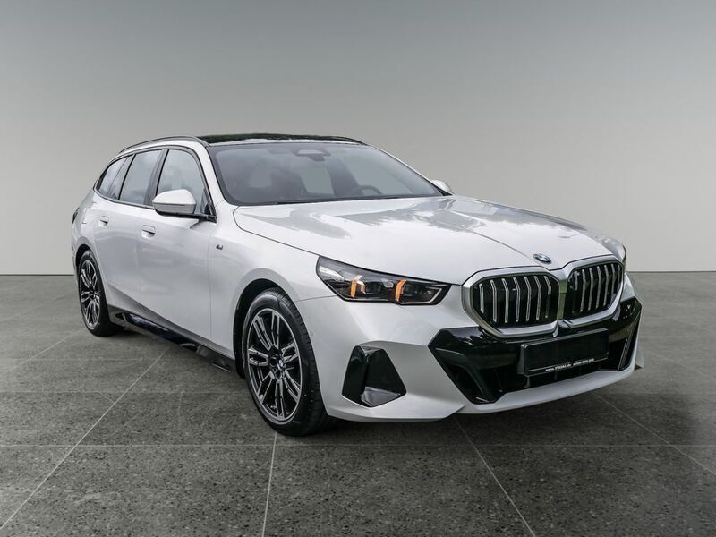 Weiß Gebraucht 2024 BMW 520 Performance Limousine | 52.990 € (Superpreis) - Bild 1/4