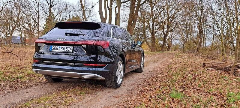 Gebraucht Audi e-tron 230 kW (313 PS) 2021 Schwarz SUV