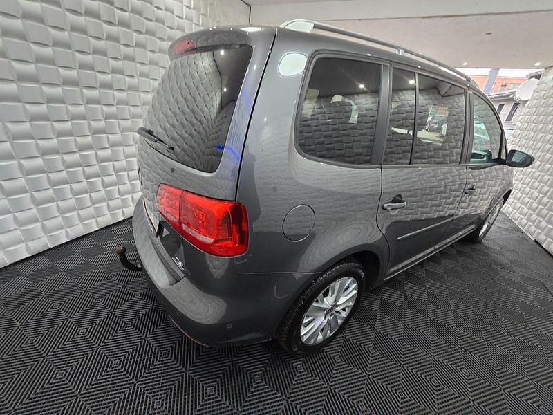 Gebraucht VW Touran Life 150 PS (110 kW) 2014 Grau Van / Kleinbus