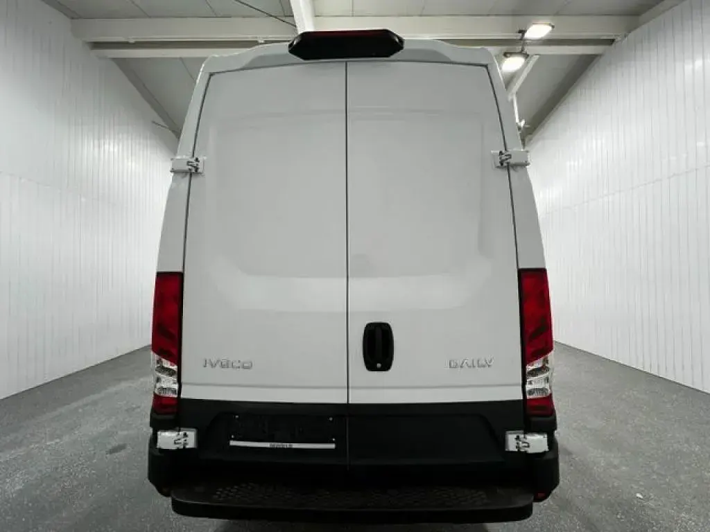 Gebraucht Iveco Daily 156 PS (114 kW) 2024 Bianco ic 194 (weiss) Van