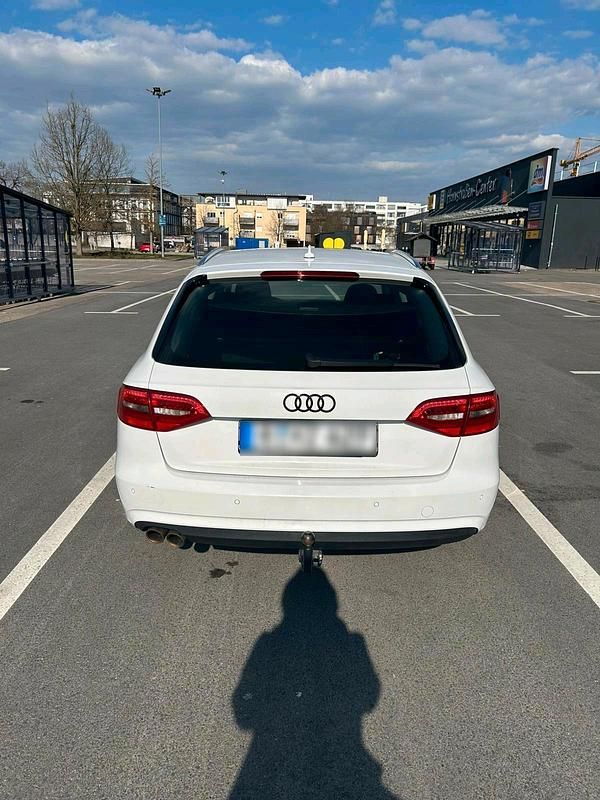 Gebraucht Audi A4 143 PS (105 kW) 2012 Weiß Kombi