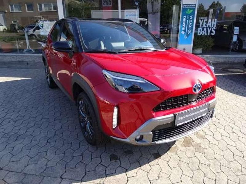 Rot/schwarz (metallic) Gebraucht 2023 Toyota Yaris Hybrid SUV | 26.750 € (Fairer Preis) - Bild 1/4