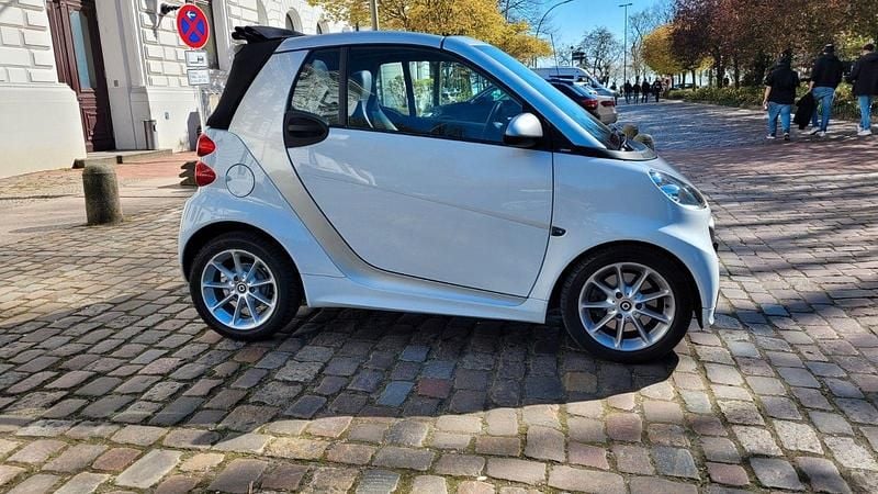 Weiß Gebraucht 2013 Smart ForTwo Coupé Passion Cabrio | 5.990 € (Fairer Preis) - Bild 1/4