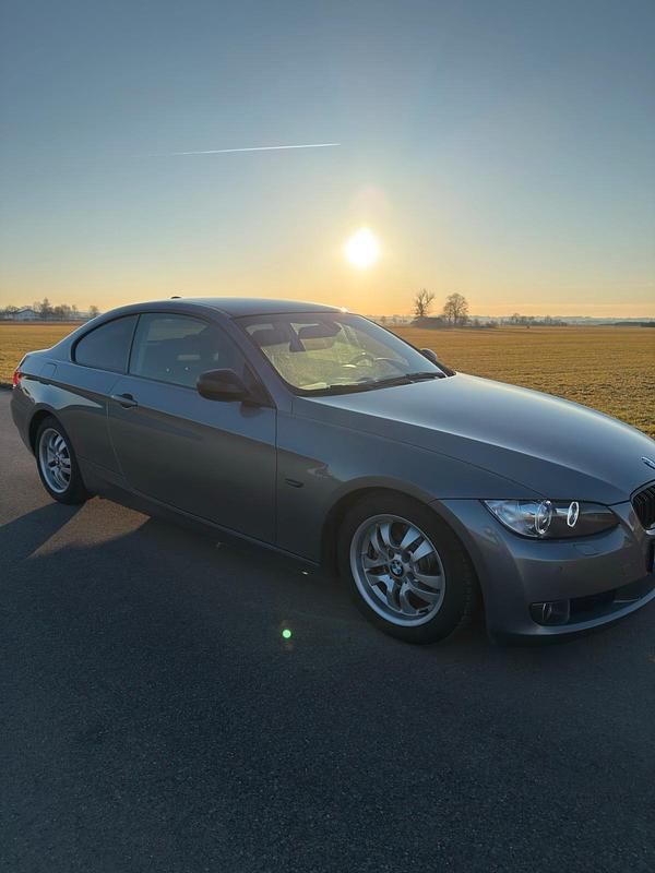 Gebraucht BMW 320 170 PS (125 kW) 2010 Grau Coupé