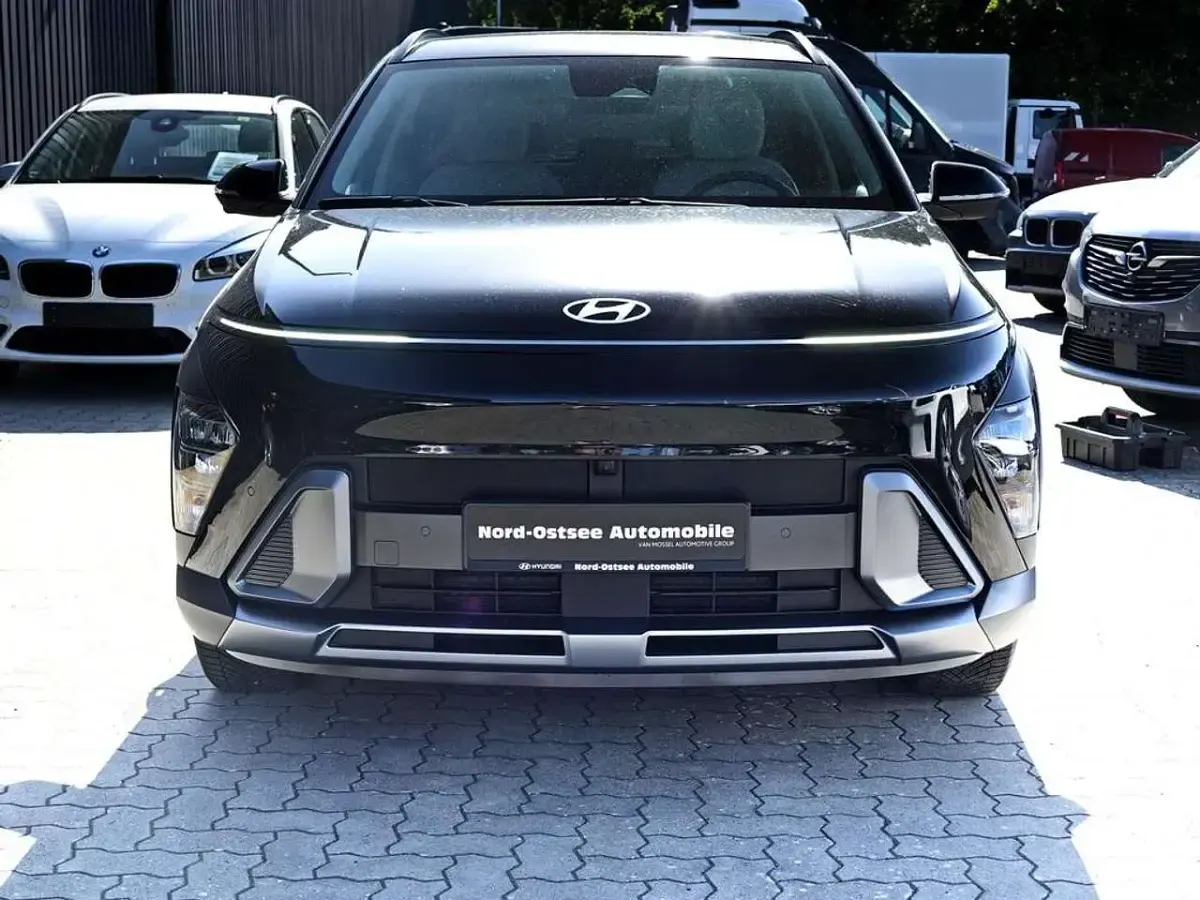 Gebraucht Hyundai Kona Trend 141 PS (103 kW) 2023 Schwarz SUV