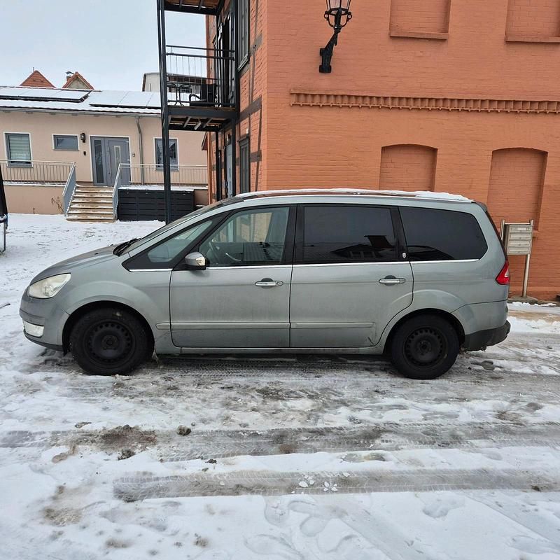 Grau Gebraucht 2009 Ford Galaxy Van / Kleinbus | 2.800 € (Superpreis) - Bild 1/4