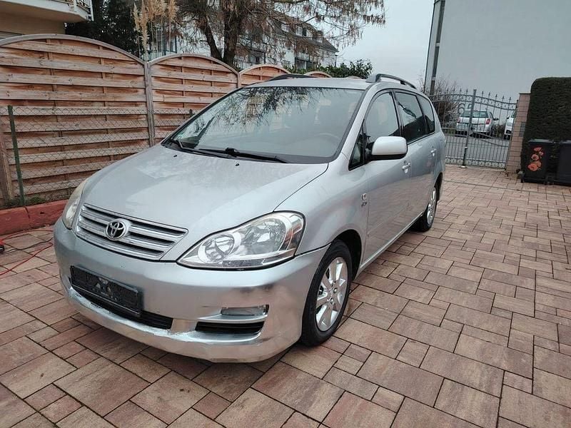 Grau Gebraucht 2005 Toyota Avensis Verso Van / Kleinbus | 3.300 € - Bild 1/4