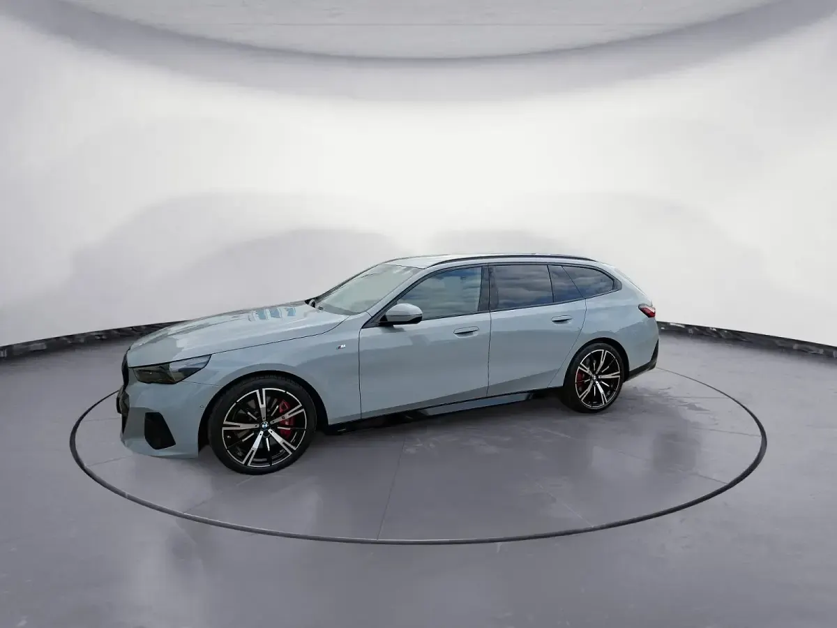 Gebraucht BMW 540 Performance 303 PS (222 kW) 2024 Grau Kombi