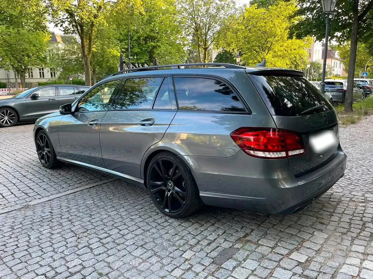 Gebraucht Mercedes E220 Edition 170 PS (125 kW) 2015 Grau Kombi
