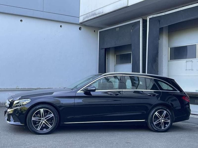 Gebraucht Mercedes C220 Avantgarde 194 PS (142 kW) 2020 Obsidianschwarz Kombi