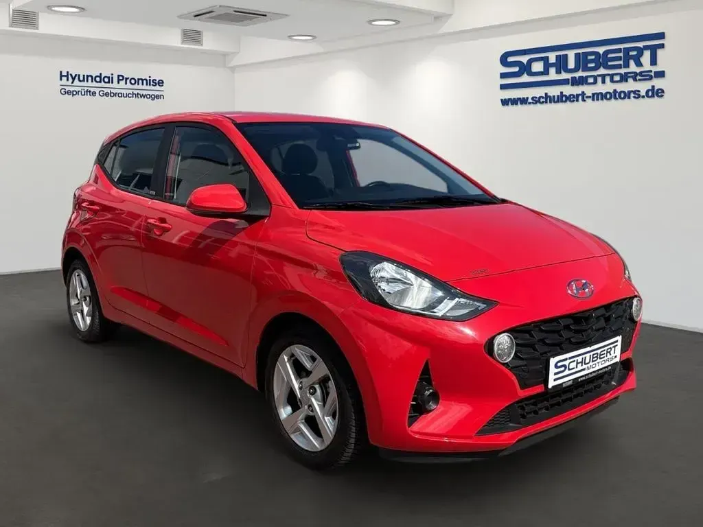 Gebraucht Hyundai i10 Trend 67 PS (49 kW) 2021 Rot Kleinwagen