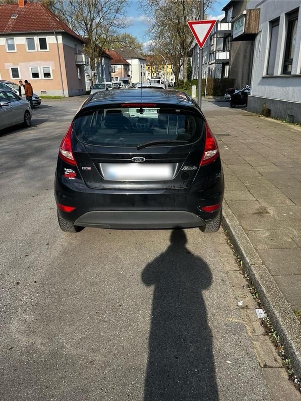 Gebraucht Ford Fiesta 70 PS (51 kW) 2011 Schwarz Kleinwagen